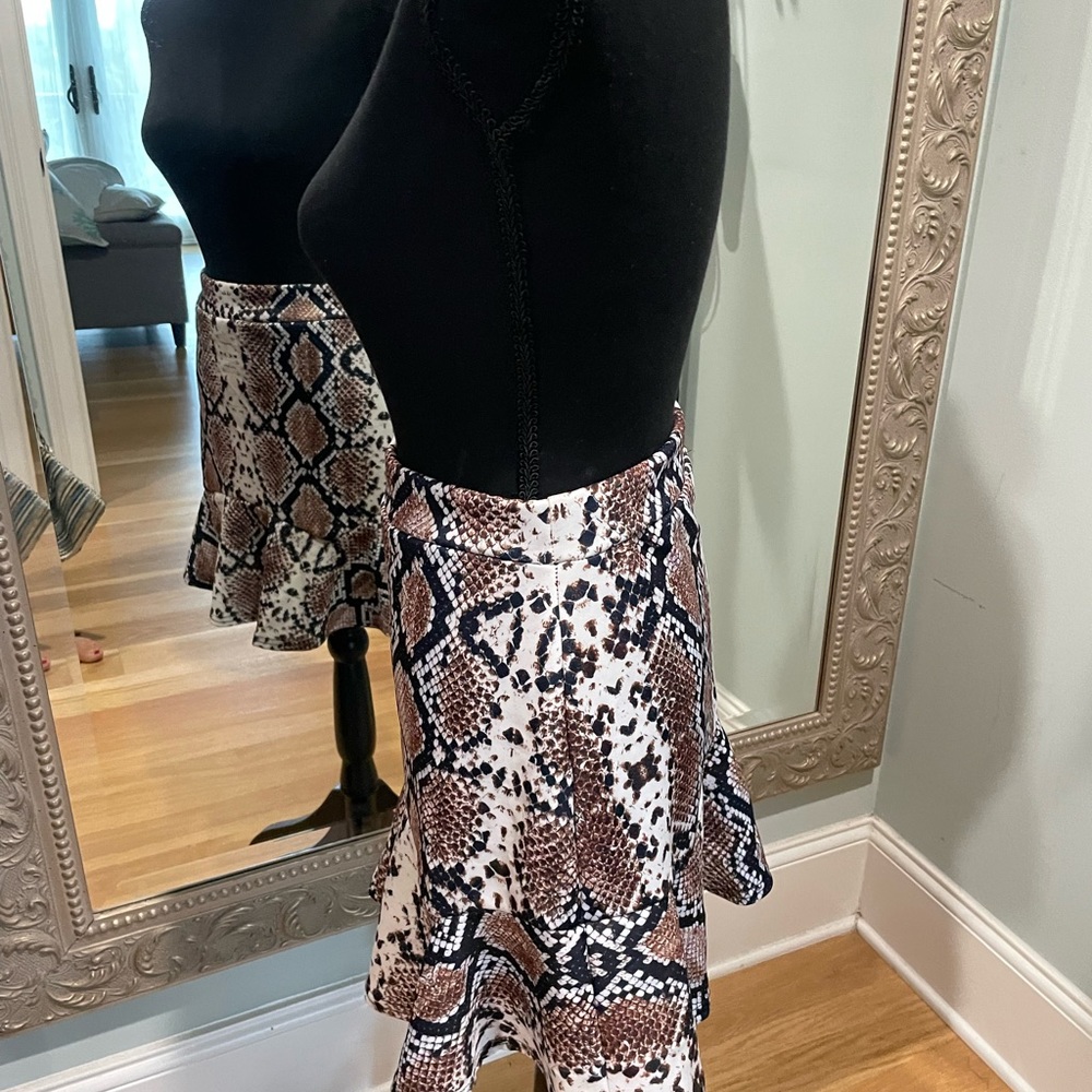 EUC Nasty Gal Snake Print 🐍 Ruffled Skirt size 8 - Picture 5 of 7
